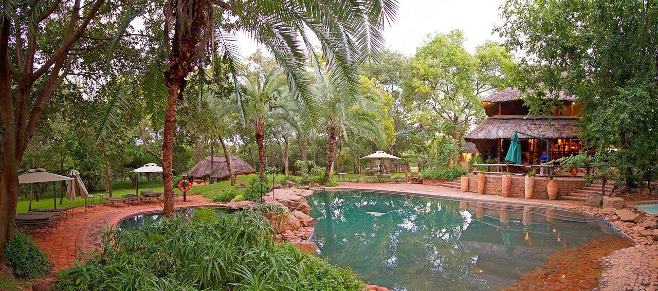 โลคูธูลา ลอดจ์ Bed & Breakfast วิกตอเรียฟอลส์ ภายนอก รูปภาพ