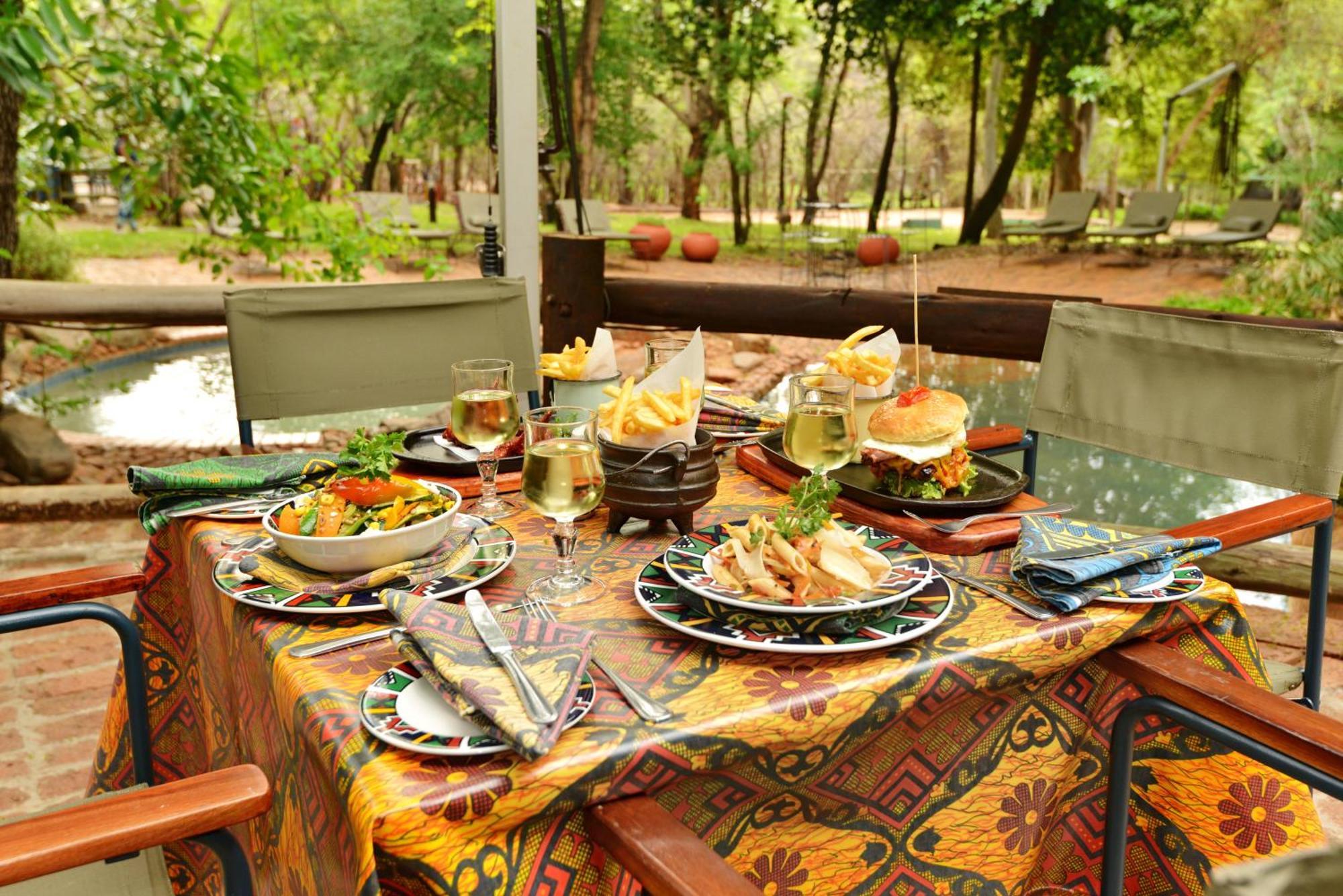 โลคูธูลา ลอดจ์ Bed & Breakfast วิกตอเรียฟอลส์ ภายนอก รูปภาพ