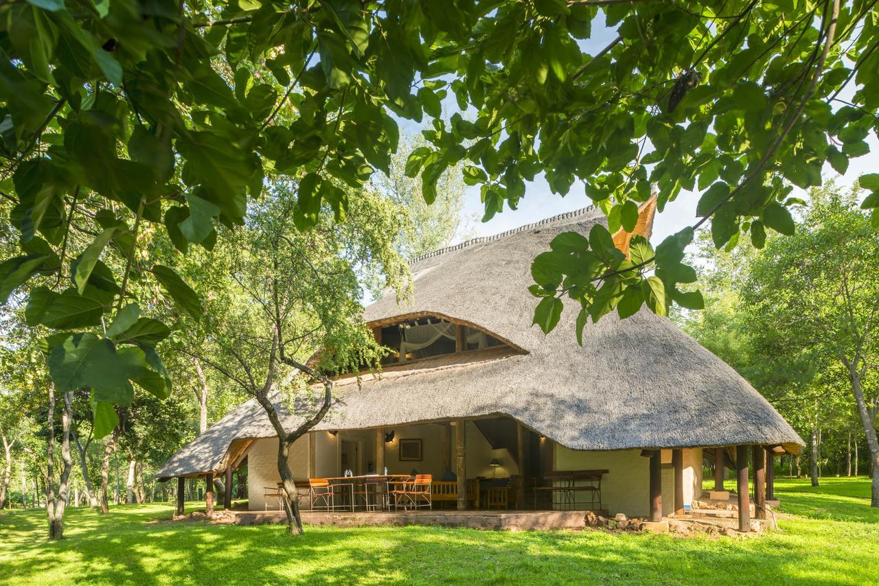 โลคูธูลา ลอดจ์ Bed & Breakfast วิกตอเรียฟอลส์ ภายนอก รูปภาพ