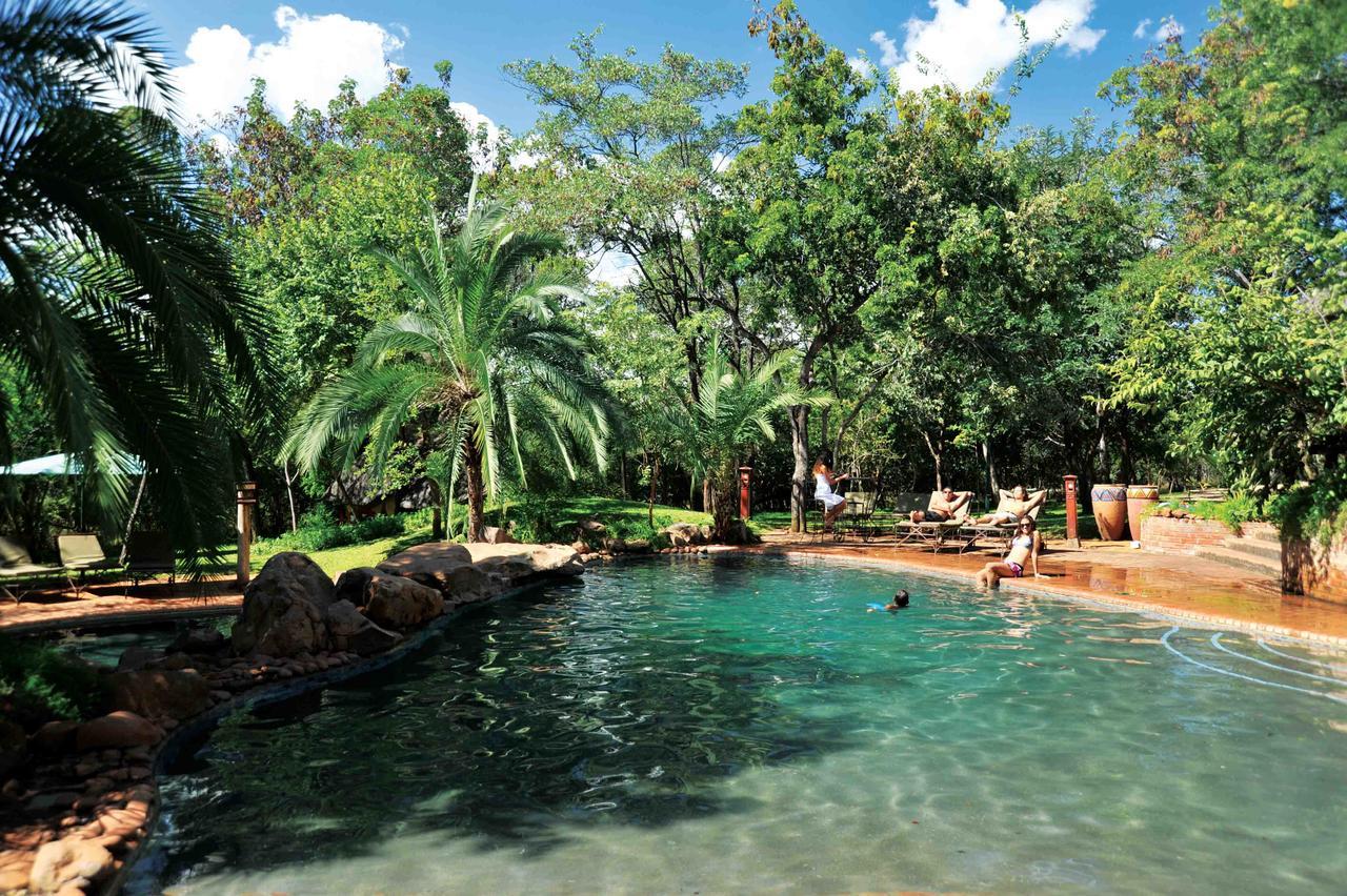 โลคูธูลา ลอดจ์ Bed & Breakfast วิกตอเรียฟอลส์ ภายนอก รูปภาพ