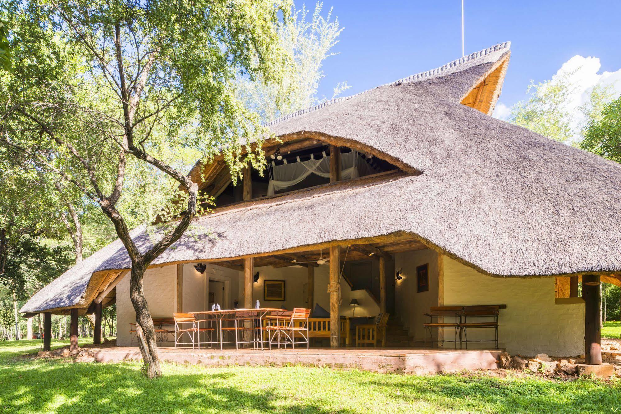 โลคูธูลา ลอดจ์ Bed & Breakfast วิกตอเรียฟอลส์ ภายนอก รูปภาพ