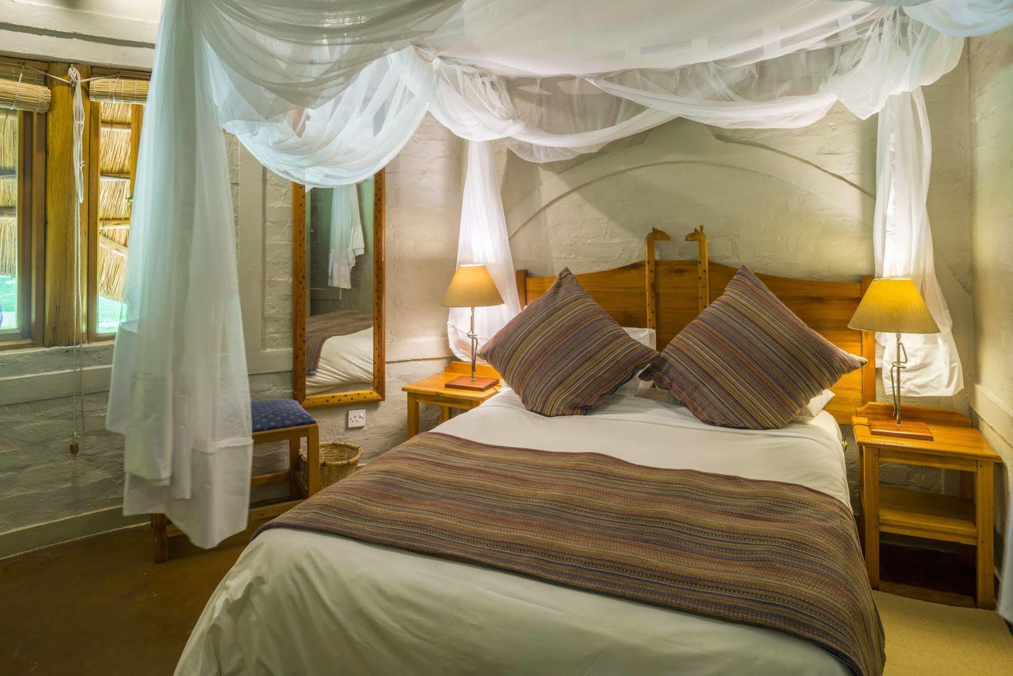 โลคูธูลา ลอดจ์ Bed & Breakfast วิกตอเรียฟอลส์ ภายนอก รูปภาพ