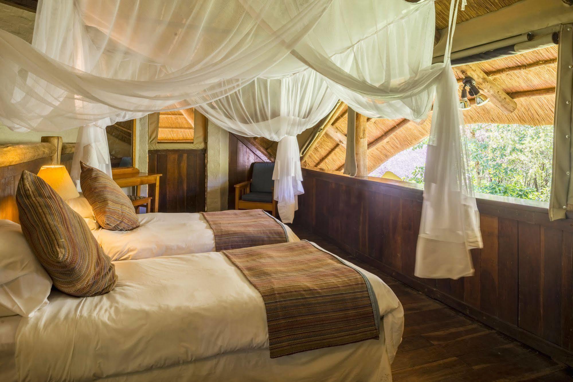 โลคูธูลา ลอดจ์ Bed & Breakfast วิกตอเรียฟอลส์ ภายนอก รูปภาพ