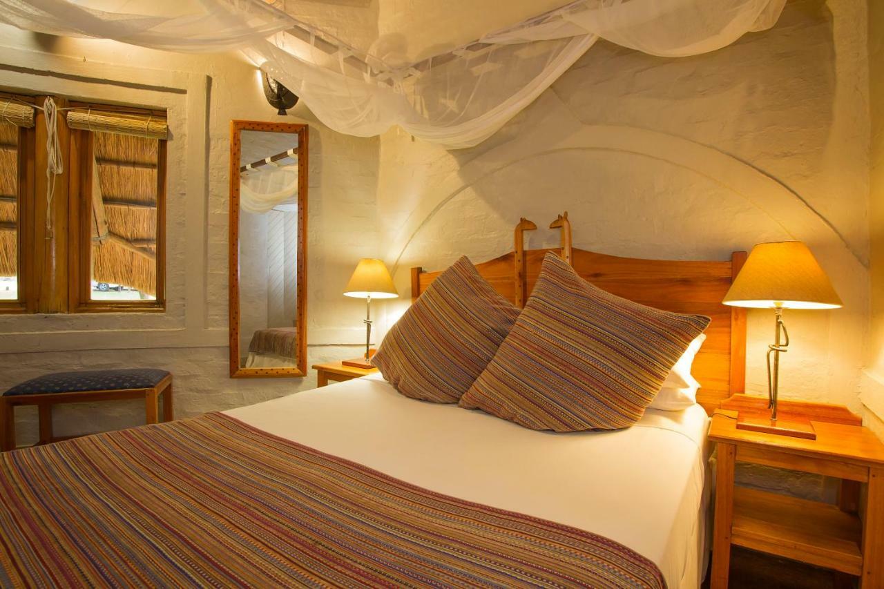โลคูธูลา ลอดจ์ Bed & Breakfast วิกตอเรียฟอลส์ ภายนอก รูปภาพ